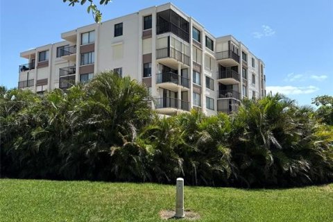 Condo in Saint Petersburg, Florida, 1 bedroom  № 1789909 - photo 3