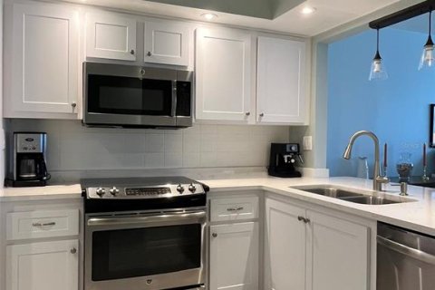 Condo in Saint Petersburg, Florida, 1 bedroom  № 1789909 - photo 7