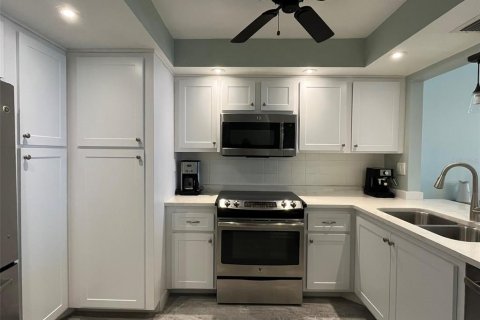 Condo in Saint Petersburg, Florida, 1 bedroom  № 1789909 - photo 6