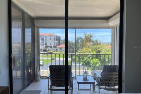 Condo in Saint Petersburg, Florida, 1 bedroom  № 1789909 - photo 25