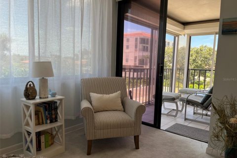 Condo in Saint Petersburg, Florida, 1 bedroom  № 1789909 - photo 16