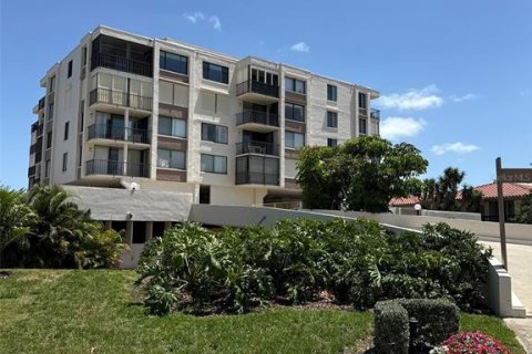 Condo in Saint Petersburg, Florida, 1 bedroom  № 1789909 - photo 1