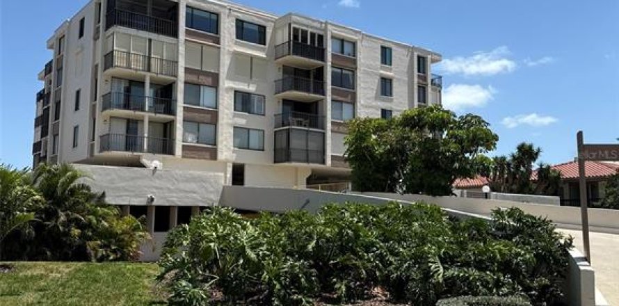 Condo in Saint Petersburg, Florida, 1 bedroom  № 1789909