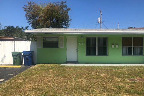 Casa en alquiler en Wilton Manors, Florida, 2 dormitorios, 92.9 m2 № 1160710 - foto 1