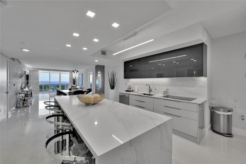 Condo in Hallandale Beach, Florida, 3 bedrooms  № 2053062 - photo 8