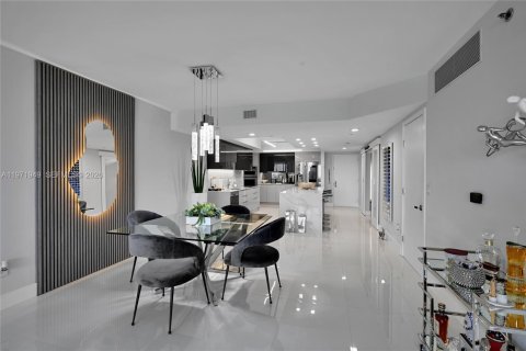 Condo in Hallandale Beach, Florida, 3 bedrooms  № 2053062 - photo 6