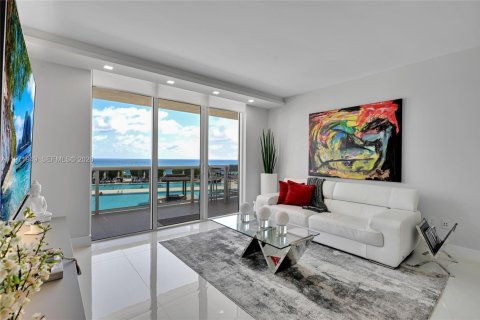 Condo in Hallandale Beach, Florida, 3 bedrooms  № 2053062 - photo 17