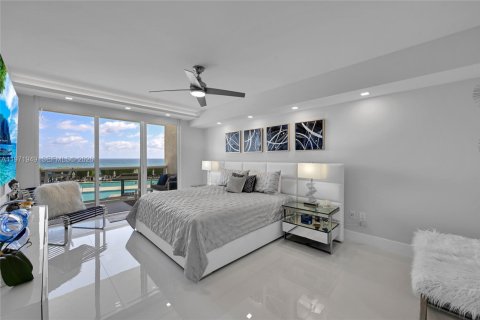 Condo in Hallandale Beach, Florida, 3 bedrooms  № 2053062 - photo 19