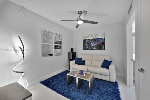 Condo in Hallandale Beach, Florida, 3 bedrooms  № 2053062 - photo 29