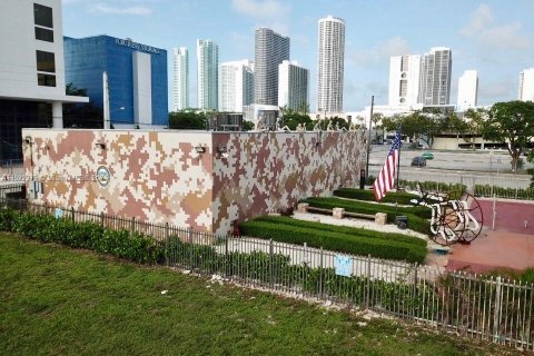 Immobilier commercial à vendre à Miami, Floride № 1728593 - photo 8