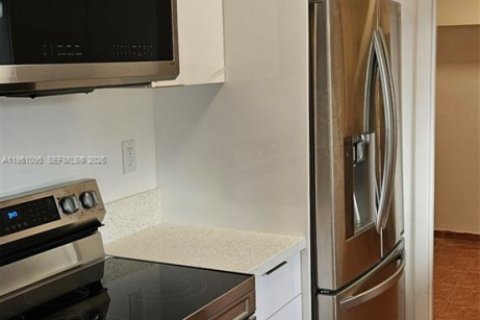 House in Homestead, Florida 3 bedrooms, 117.99 sq.m. № 2021973 - photo 6