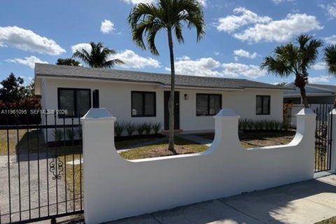 House in Homestead, Florida 3 bedrooms, 117.99 sq.m. № 2021973
