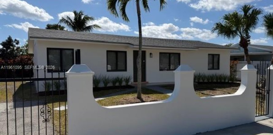 House in Homestead, Florida 3 bedrooms, 117.99 sq.m. № 2021973