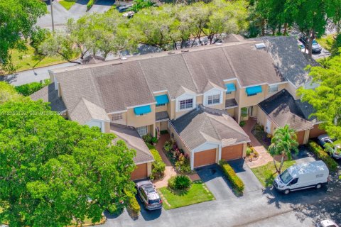 Townhouse in Tamarac, Florida 2 bedrooms, 116.87 sq.m. № 2420660 - photo 14