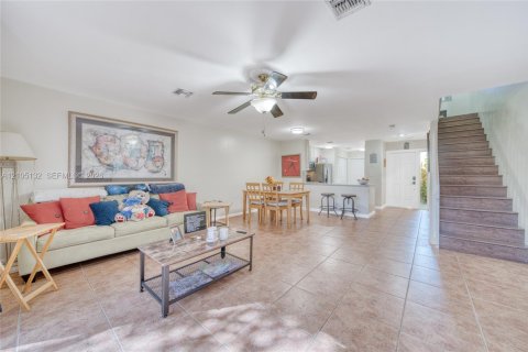 Townhouse in Tamarac, Florida 2 bedrooms, 116.87 sq.m. № 2420660 - photo 26