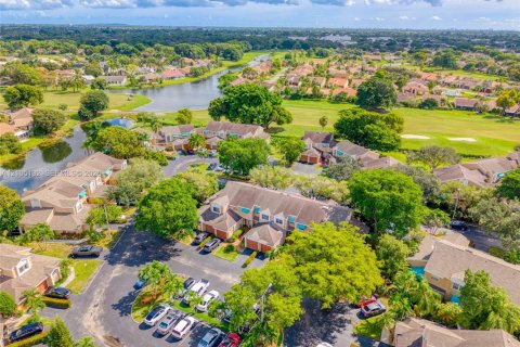 Townhouse in Tamarac, Florida 2 bedrooms, 116.87 sq.m. № 2420660 - photo 21