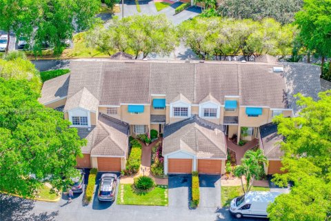 Townhouse in Tamarac, Florida 2 bedrooms, 116.87 sq.m. № 2420660 - photo 15