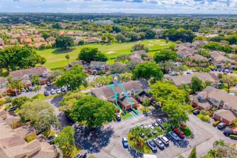 Townhouse in Tamarac, Florida 2 bedrooms, 116.87 sq.m. № 2420660 - photo 23
