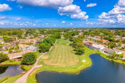 Townhouse in Tamarac, Florida 2 bedrooms, 116.87 sq.m. № 2420660 - photo 10
