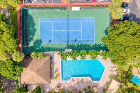 Townhouse in Tamarac, Florida 2 bedrooms, 116.87 sq.m. № 2420660 - photo 6