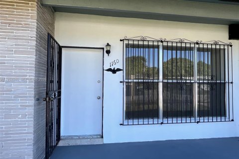 Casa en Miami, Florida 6 dormitorios, 202.53 m2 № 2006525