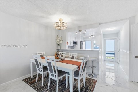 Купить кондоминиум в Помпано-Бич, Флорида 2 спальни, 102.19м2, № 2031895 - фото 9