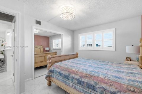 Купить кондоминиум в Помпано-Бич, Флорида 2 спальни, 102.19м2, № 2031895 - фото 16