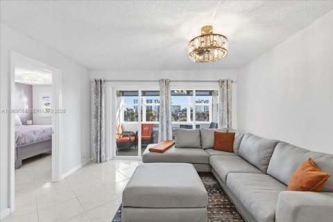 Купить кондоминиум в Помпано-Бич, Флорида 2 спальни, 102.19м2, № 2031895 - фото 11