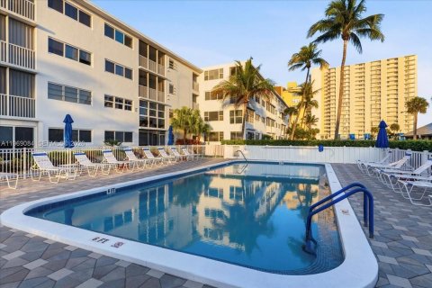 Купить кондоминиум в Помпано-Бич, Флорида 2 спальни, 102.19м2, № 2031895 - фото 24