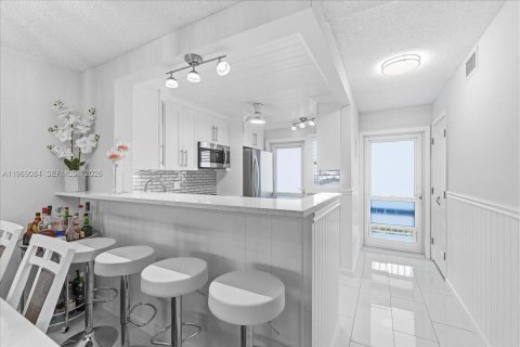 Купить кондоминиум в Помпано-Бич, Флорида 2 спальни, 102.19м2, № 2031895 - фото 5