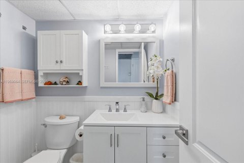 Купить кондоминиум в Помпано-Бич, Флорида 2 спальни, 102.19м2, № 2031895 - фото 20