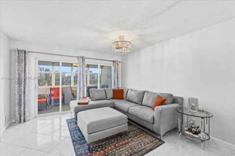 Купить кондоминиум в Помпано-Бич, Флорида 2 спальни, 102.19м2, № 2031895 - фото 10