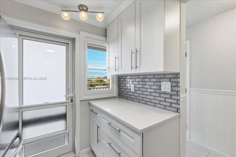 Купить кондоминиум в Помпано-Бич, Флорида 2 спальни, 102.19м2, № 2031895 - фото 7