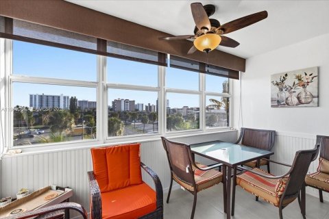 Купить кондоминиум в Помпано-Бич, Флорида 2 спальни, 102.19м2, № 2031895 - фото 17