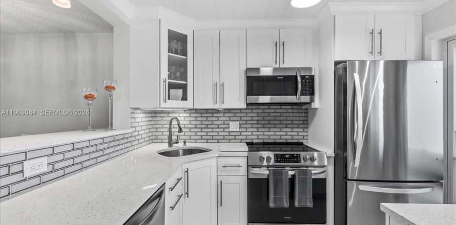 Кондоминиум с 2 спальнями в Помпано-Бич, Флорида № 2031895