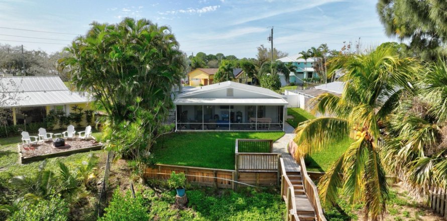House in Palm City, Florida 3 bedrooms, 133.5 sq.m. № 932470