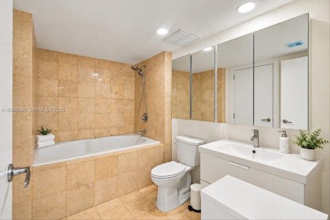 Condo in Hallandale Beach, Florida, 1 bedroom  № 2394556 - photo 20
