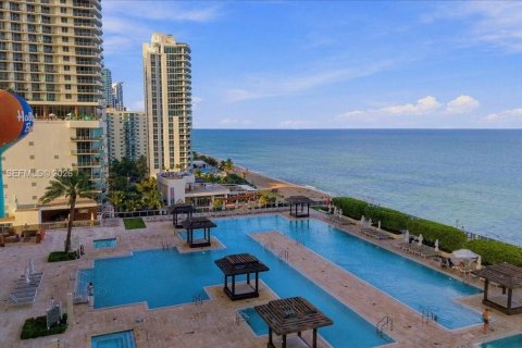 Condo in Hallandale Beach, Florida, 1 bedroom  № 2394556 - photo 29