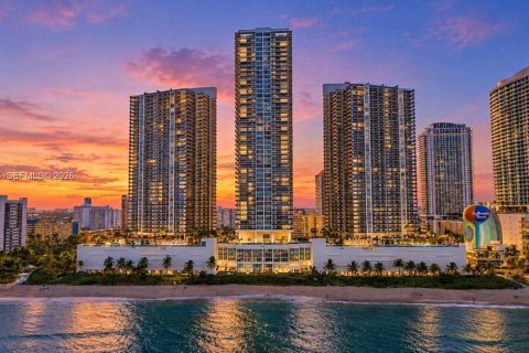Condo in Hallandale Beach, Florida, 1 bedroom  № 2394556