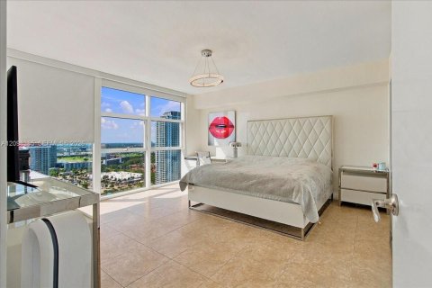 Condo in Hallandale Beach, Florida, 1 bedroom  № 2394556 - photo 14