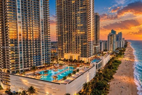 Condo in Hallandale Beach, Florida, 1 bedroom  № 2394556 - photo 24