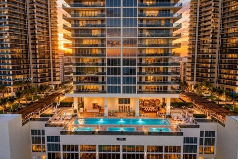Condo in Hallandale Beach, Florida, 1 bedroom  № 2394556 - photo 30