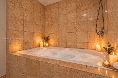 Condo in Hallandale Beach, Florida, 1 bedroom  № 2394556 - photo 21