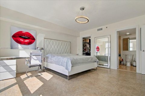 Condo in Hallandale Beach, Florida, 1 bedroom  № 2394556 - photo 17