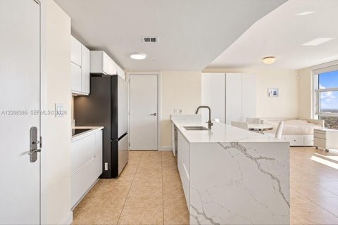 Condo in Hallandale Beach, Florida, 1 bedroom  № 2394556 - photo 6