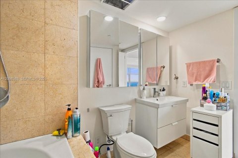 Condo in Hallandale Beach, Florida, 1 bedroom  № 2394556 - photo 22