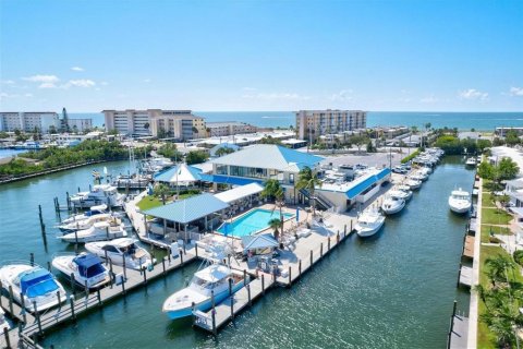 Townhouse in Venice, Florida 3 bedrooms, 139.35 sq.m. № 2122437 - photo 30