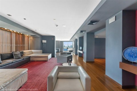 Condo in Miami, Florida, 1 bedroom  № 1888895 - photo 23
