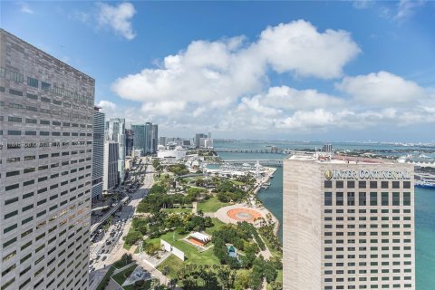 Condo in Miami, Florida, 1 bedroom  № 1888895 - photo 1