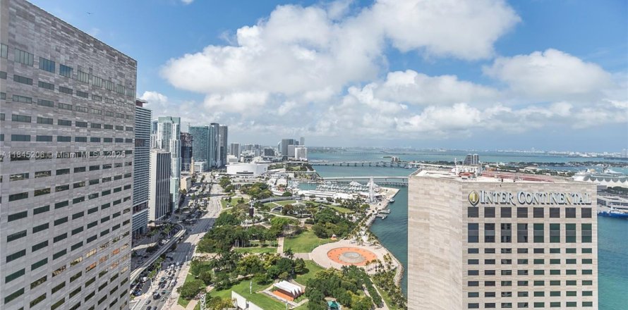 Condo in Miami, Florida, 1 bedroom № 1888895